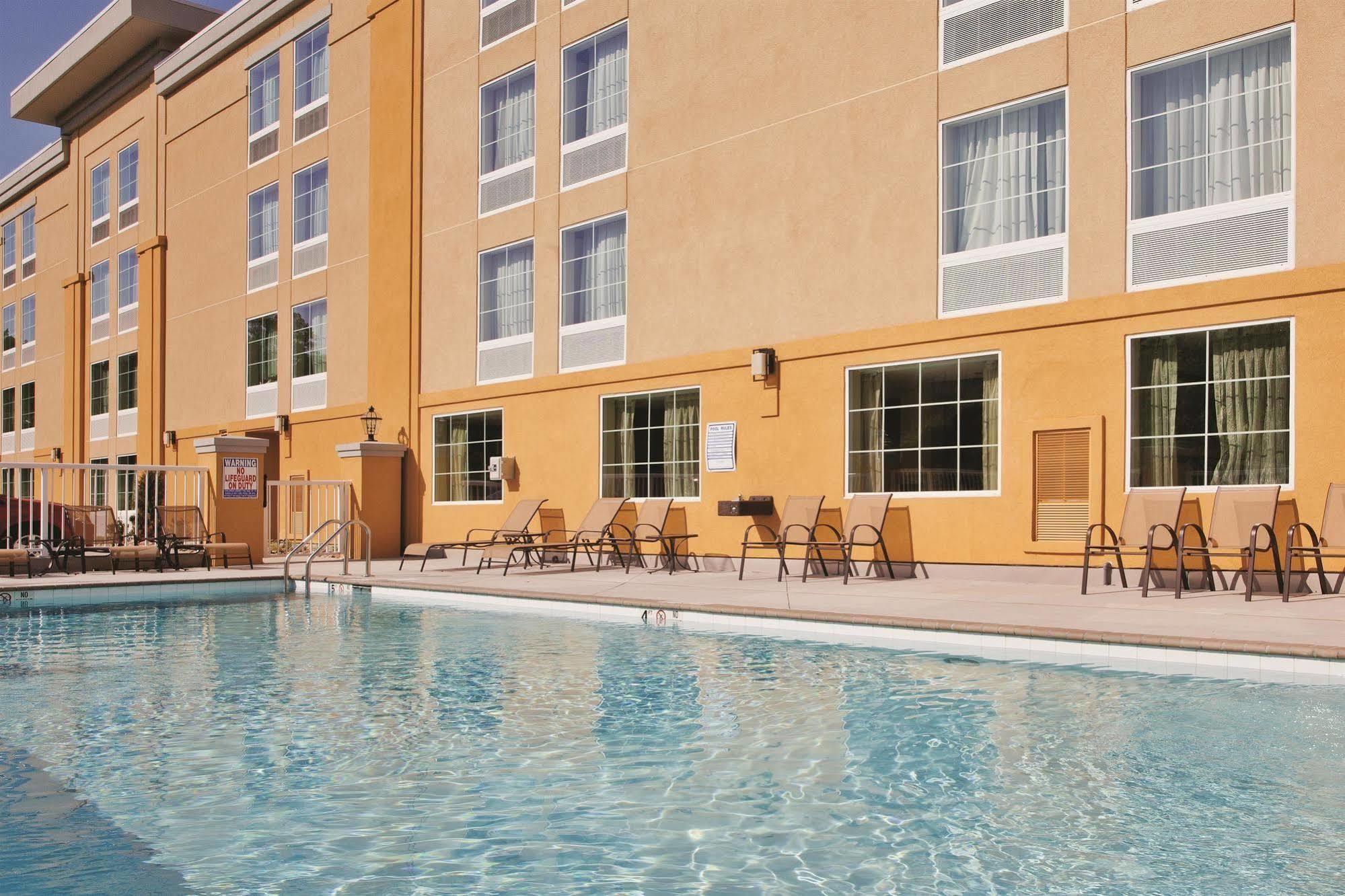 La Quinta By Wyndham Knoxville Central Papermill Exterior photo